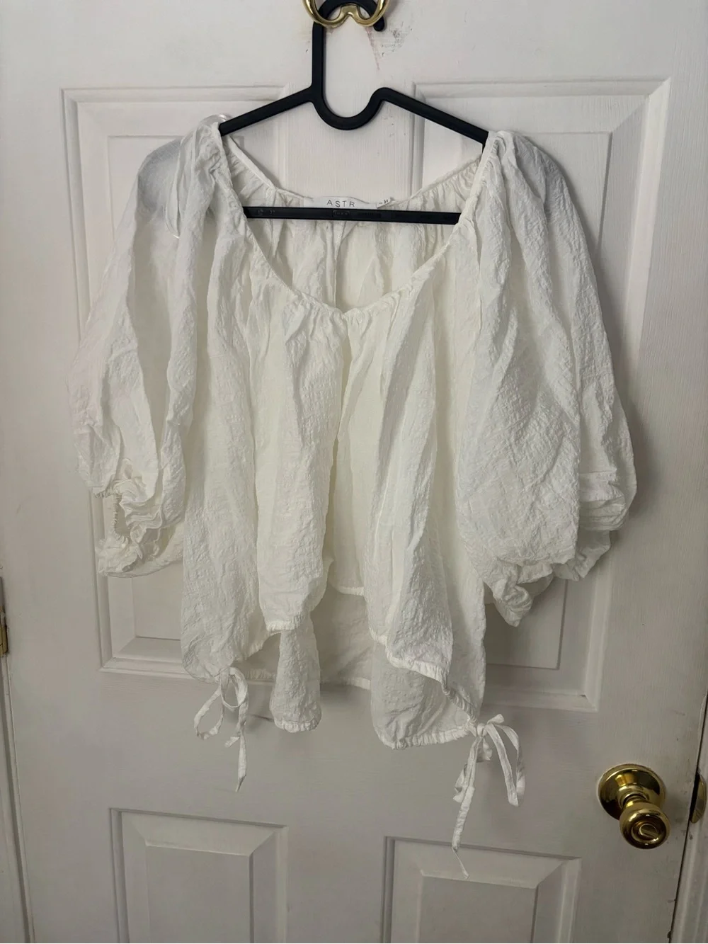 ASTR White Textured Peasant Tie-Hem Blouse